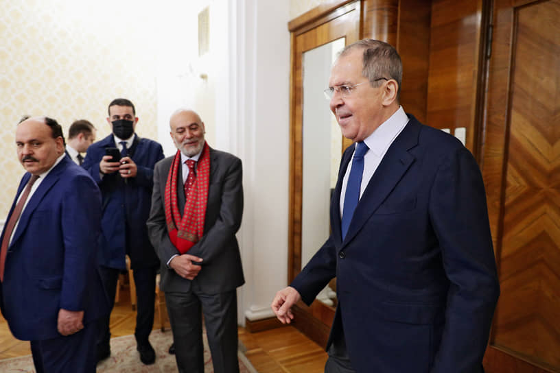 Глава МИД РФ Сергей Лавров на встрече с делегацией из Триполи заверил, что российский бизнес готов вернуться в Ливию — надо только дождаться нормализации там «военно-политической обстановки»