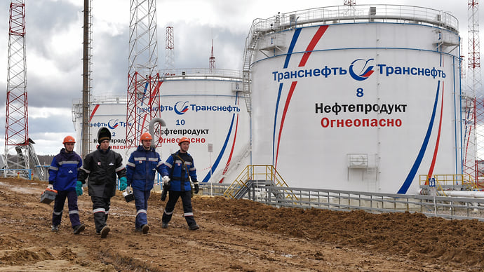 «Транснефть» отжимают от трубы