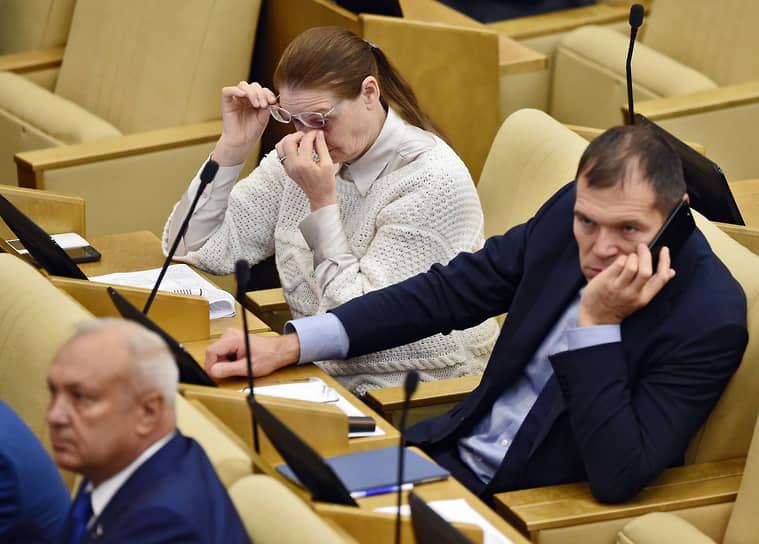 Взгляд единоросса Андрея Барышева (справа) на проблемы митингов в России сильно расходится с мнением его фракции