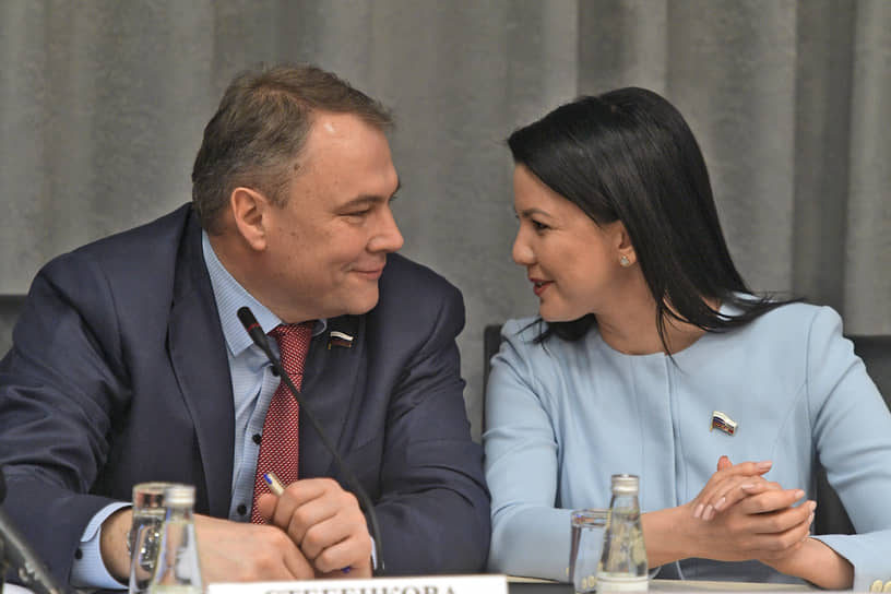 Заместитель председателя Госдумы Петр Толстой и член комитета Госдумы по вопросам семьи, женщин и детей Инга Юмашева