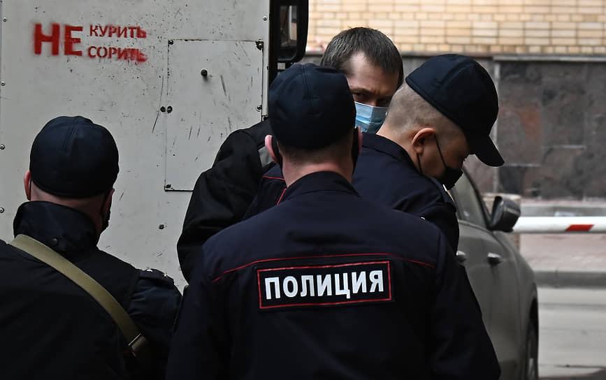 Уже получившего длительный срок Дмитрия Захарченко на этот раз обвиняют в получении взяток на 1,4 млрд руб.