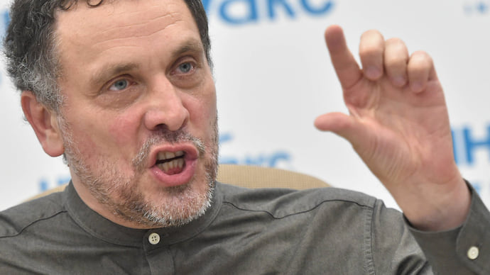 Максим Шевченко положил партбилет на другой стол