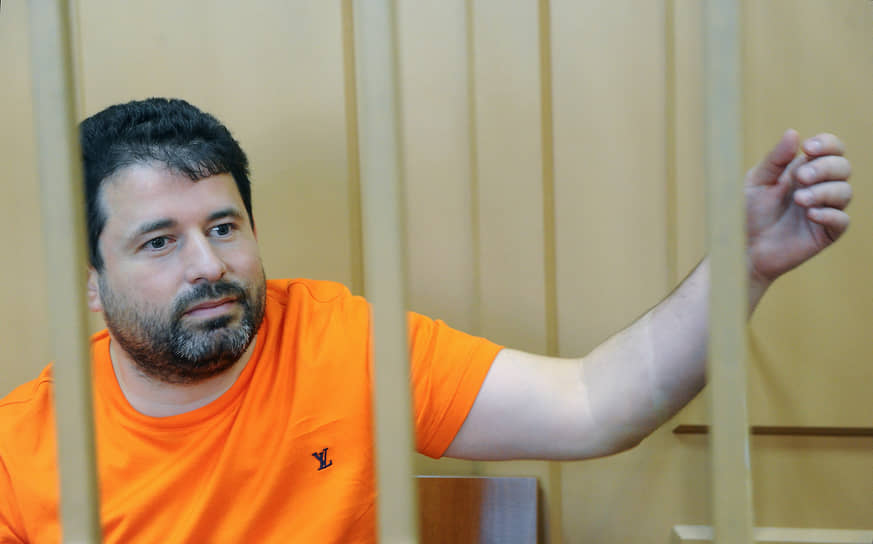 На этот раз Дионисий Золотов-Шапиро-Тумаркин посадил за решетку других 