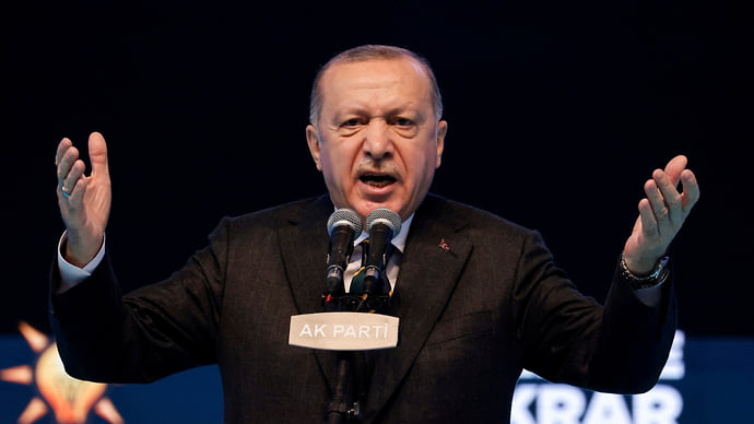 Президент Турции стал святее папы римского