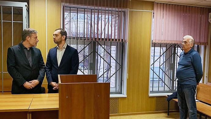Адвокат пожаловался на давление