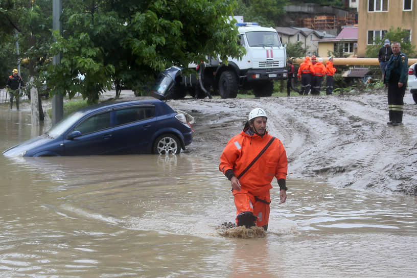 В Сочи курортную обстановку смыло осадками