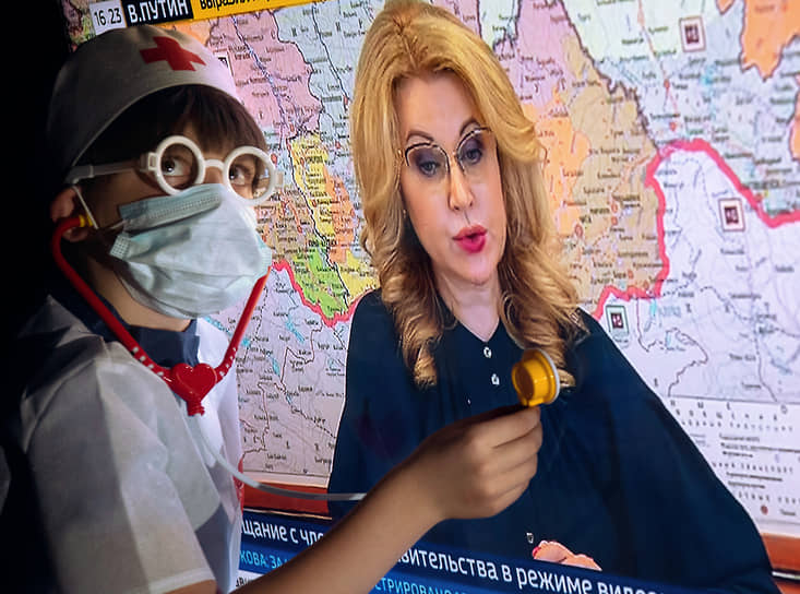 Татьяна Голикова принимает проблемы вакцинированных близко к сердцу. Но и невакцинированных — тоже