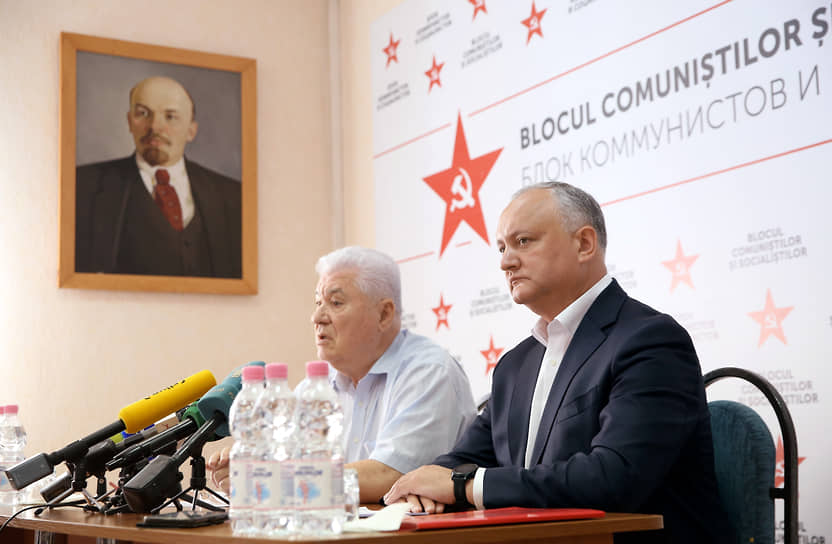 Бывший президент Республики Молдова Владимир Воронин и глава партии социалистов Игорь Додон