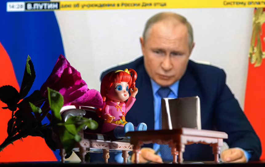Владимир Путин занимался проблемами отцов и детей весь день