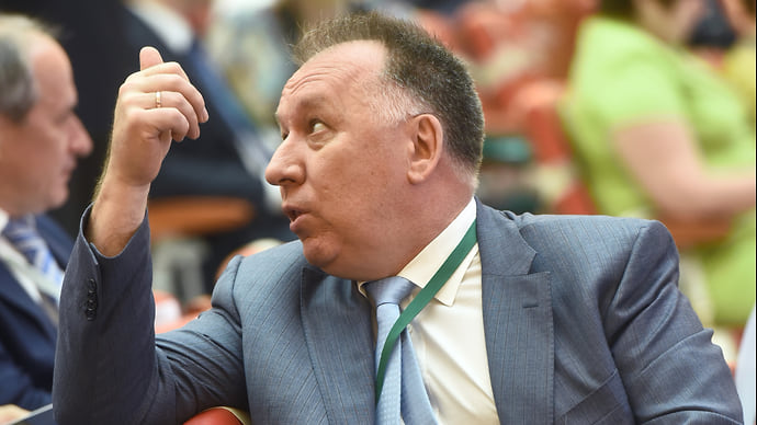 Банкир вращает «Глобус»