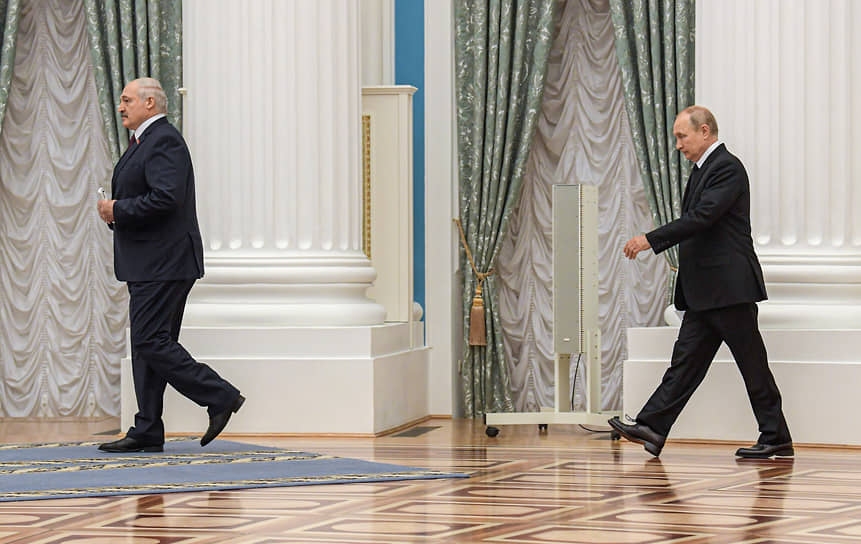 Александр Лукашенко и Владимир Путин до сих пор не решились на взаимное слияние и поглощение 