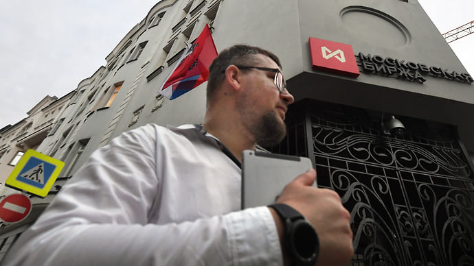 Торговая площадка стала долговой
