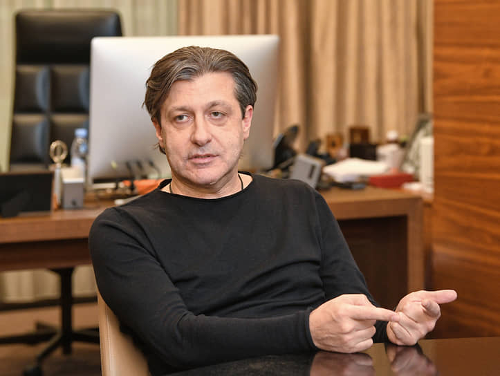 Благодаря эффективной работе по реформированию судейства Ашот Хачатурянц приобрел большой авторитет в футбольных кругах
