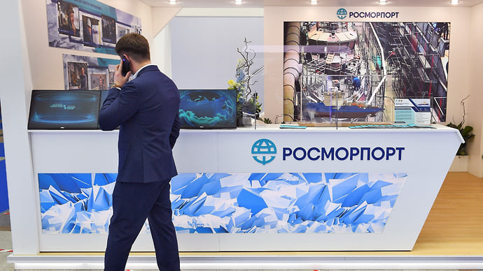 Ледокол разворачивают в Россию