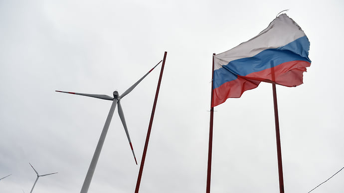 И долг сквозь имидж зеленеет
