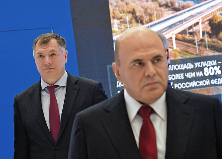 Председатель правительства России Михаил Мишустин (справа) и заместитель председателя правительства России Марат Хуснуллин