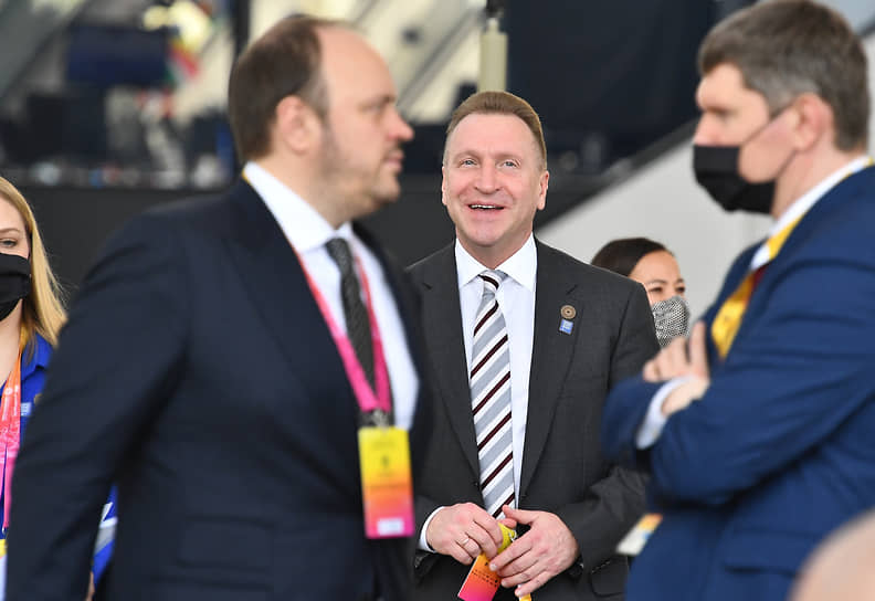 Слева направо: глава «Фосагро» Андрей Гурьев, председатель ВЭБ.РФ Игорь Шувалов и глава Минэкономики РФ Максим Решетников 