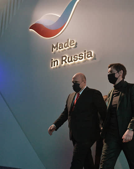 На форуме «Сделано в России» премьер-министр Михаил Мишустин (слева) призвал предпринимателей активнее выдвигаться на внешние рынки 