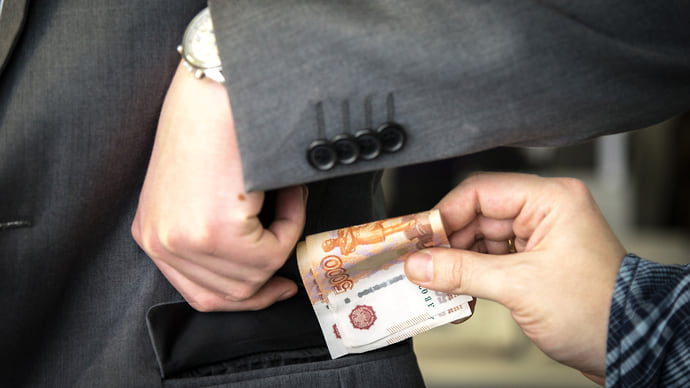 Половине работников подняли зарплату