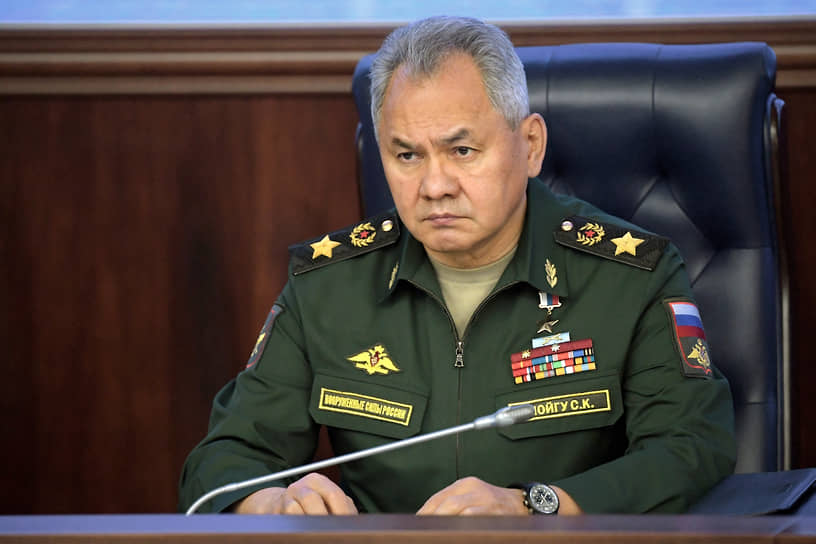 Министр обороны РФ Сергей Шойгу предупредил о подготовке американскими ЧВК провокаций в Донбассе, куда уже «доставлены резервуары с неустановленными химическими компонентами»