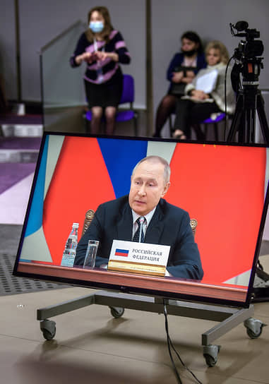 Владимир Путин в этот день не стал главным действующим лицом, особенно в пресс-центре 