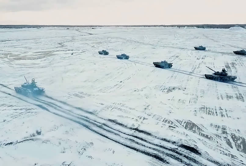 Пока не закончилась зима, Россия и Белоруссия спешат маневрировать, чтобы быть пострашнее для НАТО