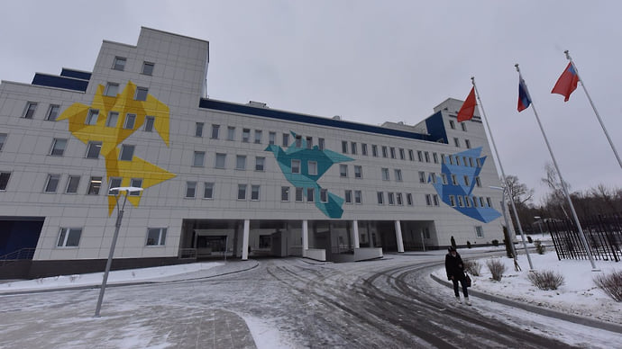 За персоналом роддома последили с фотокамерой