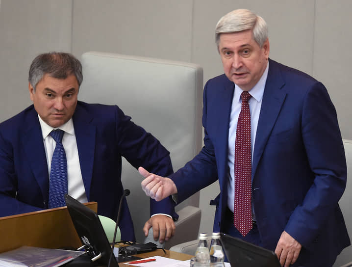 Председатель Госдумы Вячеслав Володин (слева) и первый заместитель председателя Госдумы Иван Мельников в 2018 году