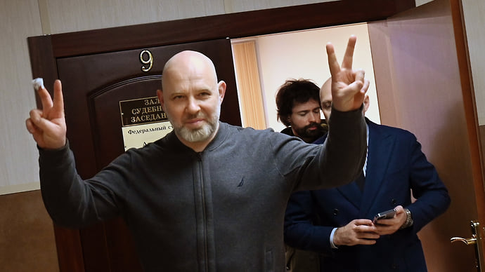 Советника Хохлова приговорили к освобождению