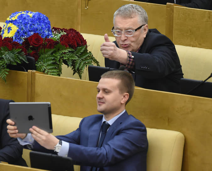 «Воспитанник Жириновского» Алексей Диденко (внизу) должен привнести в работу центрального аппарата ЛДПР «свежий взгляд»