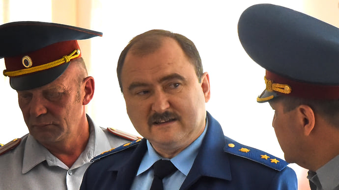 Бывший прокурор освободит квартиру, но не камеру