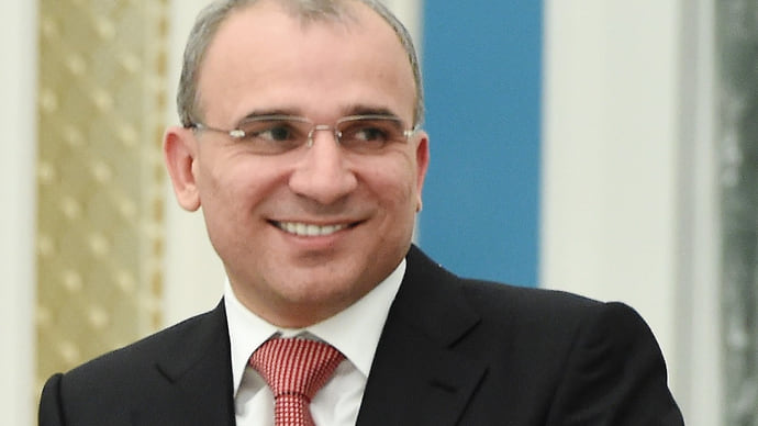 Владельцы Эльги смотрят на металл