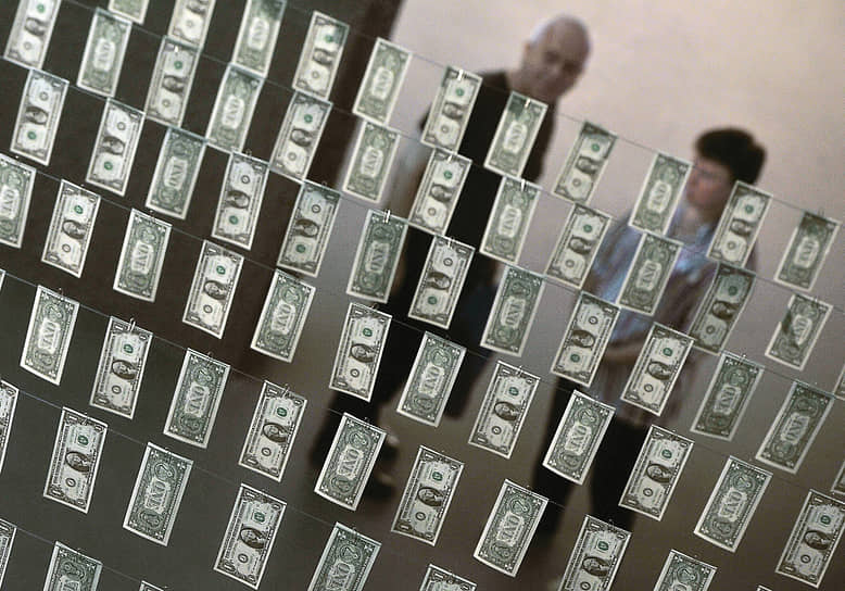 Смягчение норматива продажи валютной выручки не отменит главной текущей проблемы валютного рынка: доллары и так сложно тратить