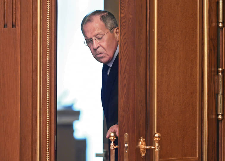 Сергей Лавров назвал решение Северной Македонии, Черногории и Болгарии закрыть свое воздушное пространство для российского спецборта «беспрецедентным», «возмутительным» и «немыслимым» 