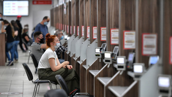 В средствах весьма самоограничен