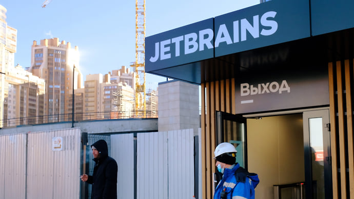 JetBrains сдает метры