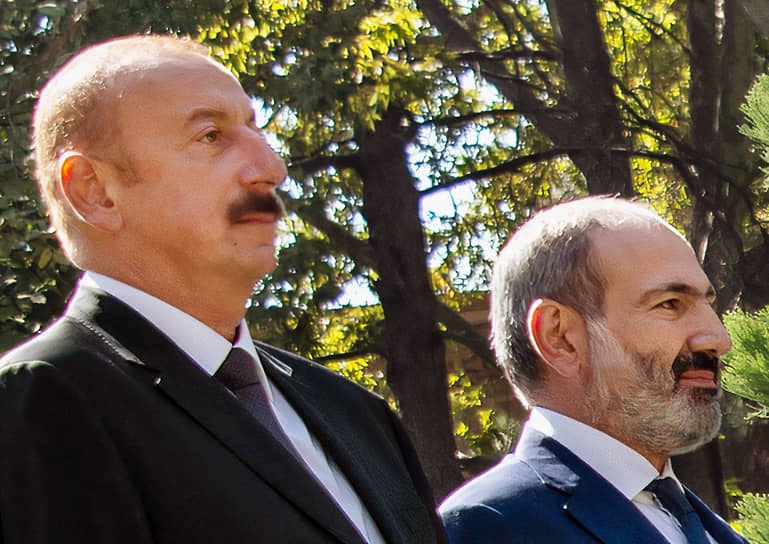 Президент Азербайджана Ильхам Алиев и премьер-министр Армении Никол Пашинян