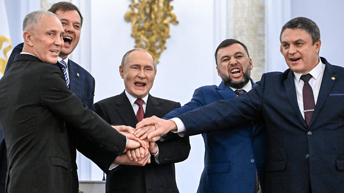 А Запад и стонет, и плачет