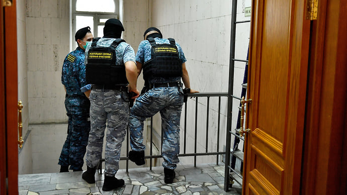 Суд подстраховался с мерой пресечения