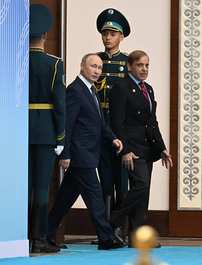 Президент России Владимир Путин и премьер-министр Пакистана Шехбаз Шариф нашли повод прийти вместе 