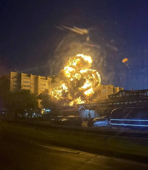 Падение Су-34 привело к пожару в девятиэтажке 