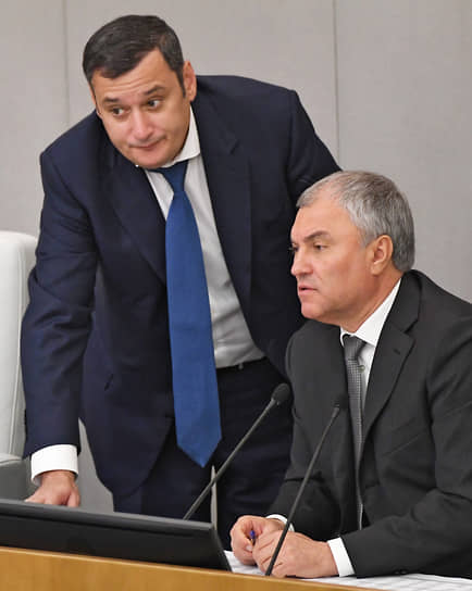 Председатель комитета Госдумы по информационной политике, информационным технологиям и связи Александр Хинштейн (слева) и председатель Госдумы Вячеслав Володин  