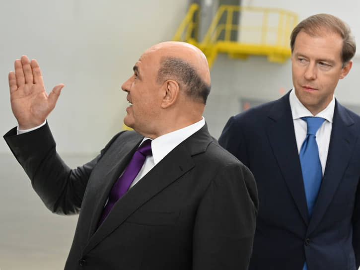 Председатель правительства Михаил Мишустин и заместитель председателя правительства, министр промышленности и торговли Денис Мантуров