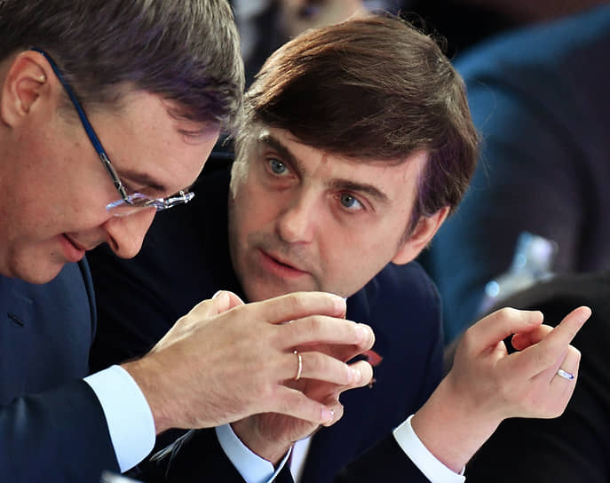 Валерий Фальков (слева) расстроен падением интереса школьников к физике, но Сергей Кравцов призывает его «не драматизировать» 