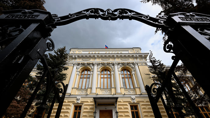 Банки поглощены слияниями