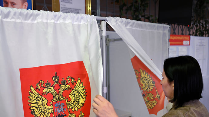По законам мирного времени