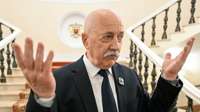 Вместе весело вручать