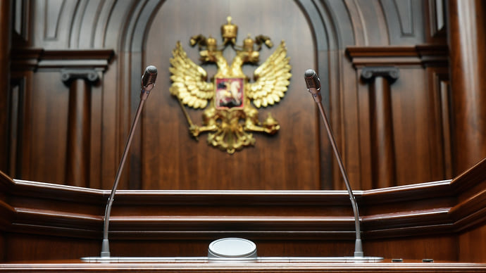 Суд удалился от совещания