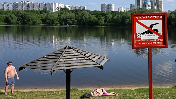 Москвичей взяли под крыло