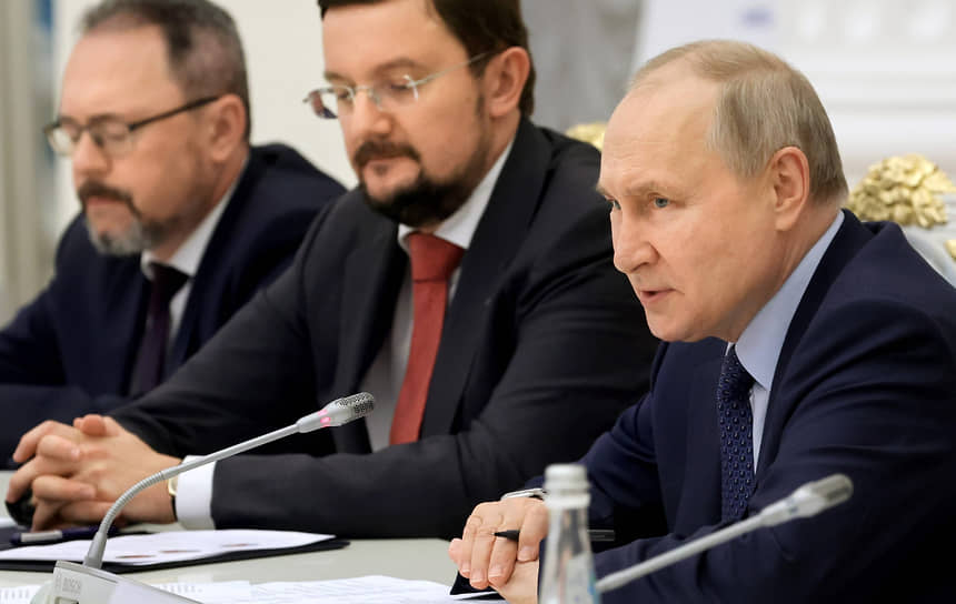 Президент России Владимир Путин, председатель «Деловой России» Алексей Репик и президент «Деловой России» Антон Данилов-Данильян и выступали, и молчали понимающе 